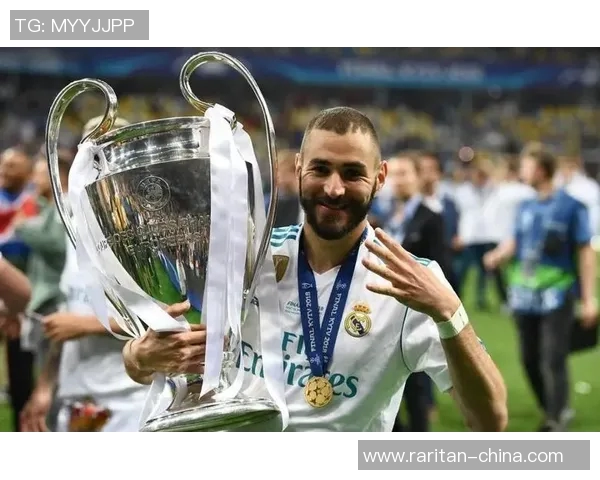 本泽马的传奇之路：从天才少年到世界足球巨星的蜕变与荣耀