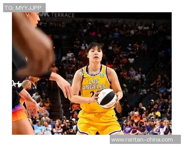 洛杉矶火花队与水星队激战正酣决战WNBA季后赛精彩回顾 洛杉矶火花队与水星队激战正酣决战WNBA季后赛精彩回顾