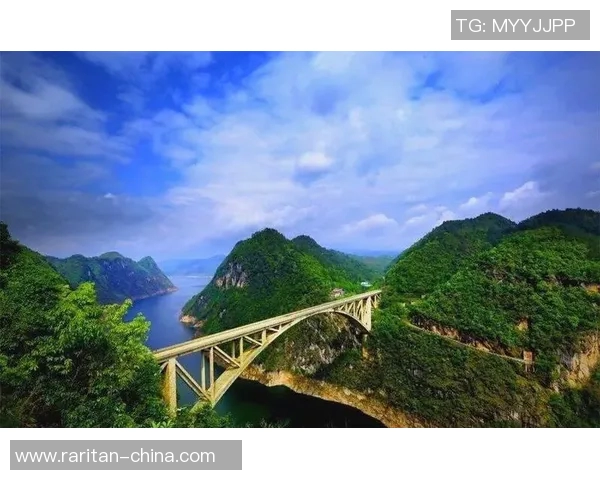 重庆攀岩队技术探秘:从基础训练到高难度挑战的全景解析 重庆攀岩队技术探秘:从基础训练到高难度挑战的全景解析