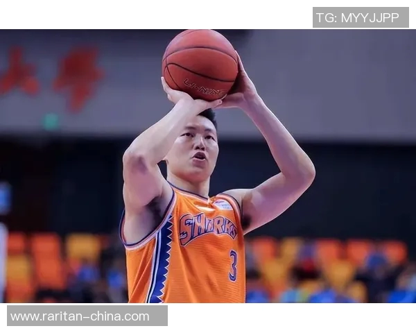 李根:从篮球场上的闪耀明星到生活中的坚韧奋斗者的成长之路 李根:从篮球场上的闪耀明星到生活中的坚韧奋斗者的成长之路